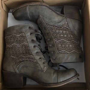 Roxy Boots